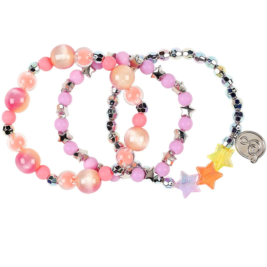 Souza for Kids set van drie kinderarmbanden met roze, paarse en iriserende kralen en sterbedeltjes.