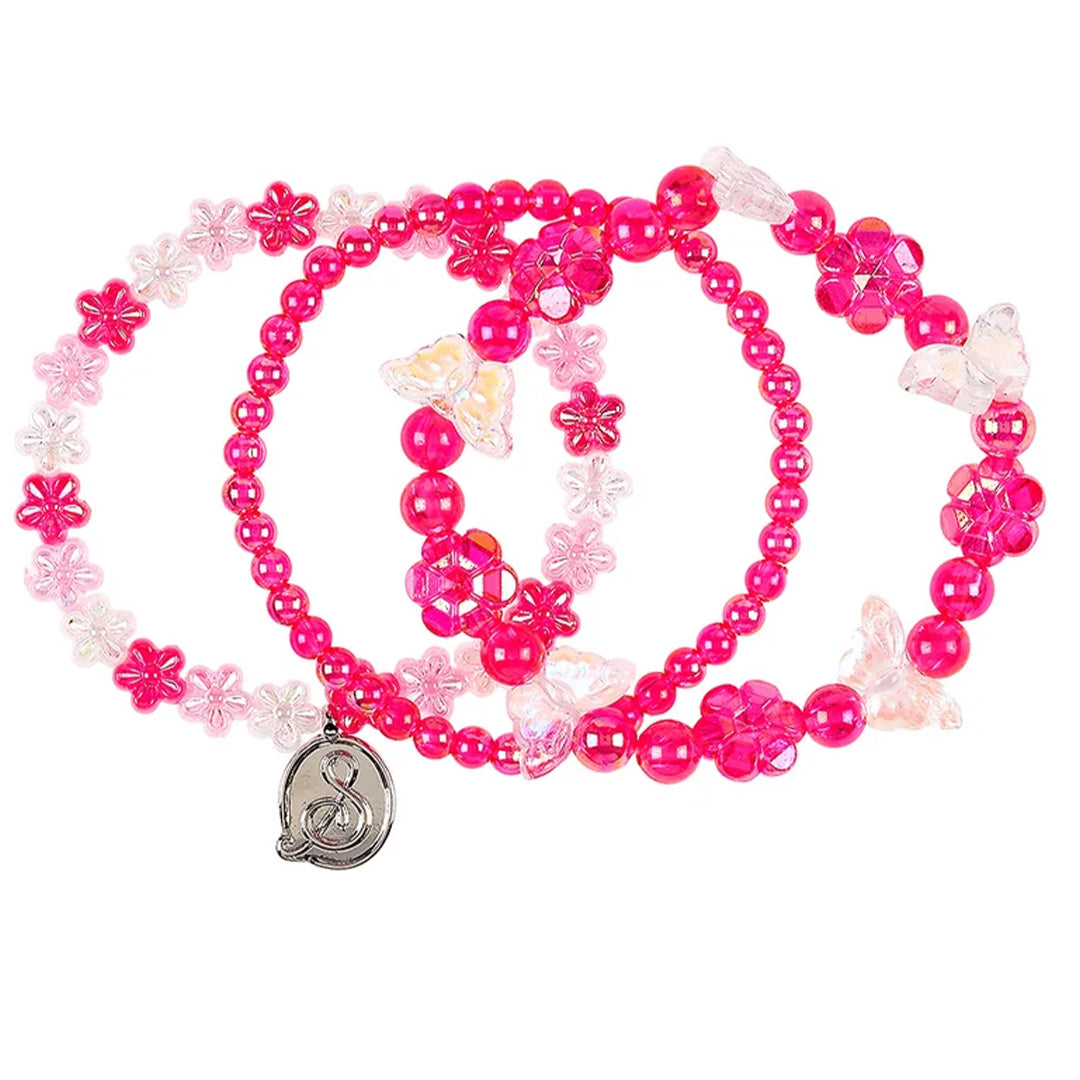 Souza for Kids sieradenset met drie roze kinderarmbanden met bloemen, vlinders en een zilverkleurige bedel.