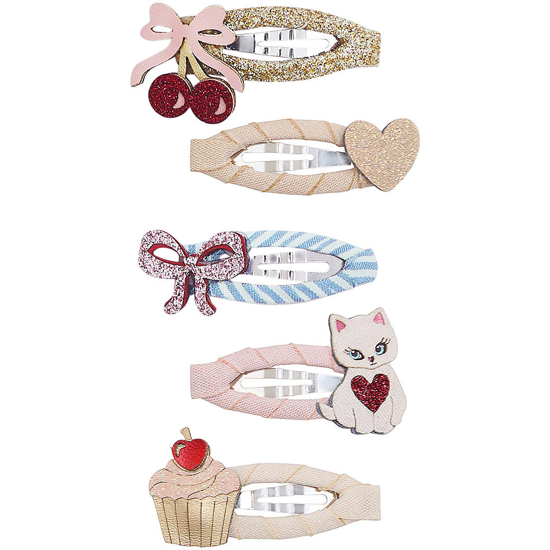 Vijf mimi & lula haarclipjes voor kinderen met ontwerpen van kersen, een hart, een kat en een cupcake.