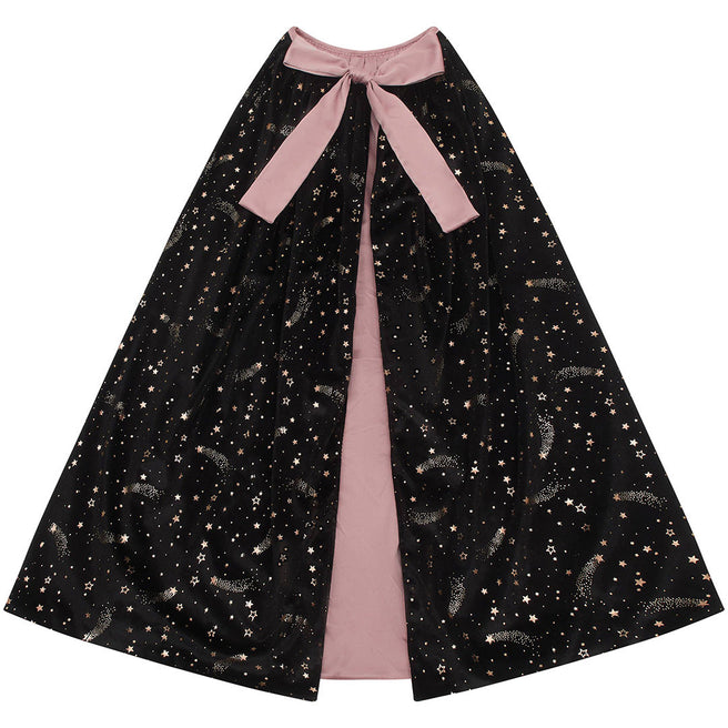 Mimi & Lula verkleedcape van zwart fluweel met gouden sterrenprint en roze voering.