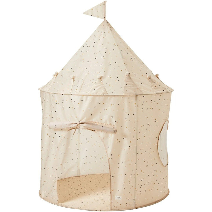 3 sprouts beige kasteel speeltent met terrazzo patroon en vlaggetje.