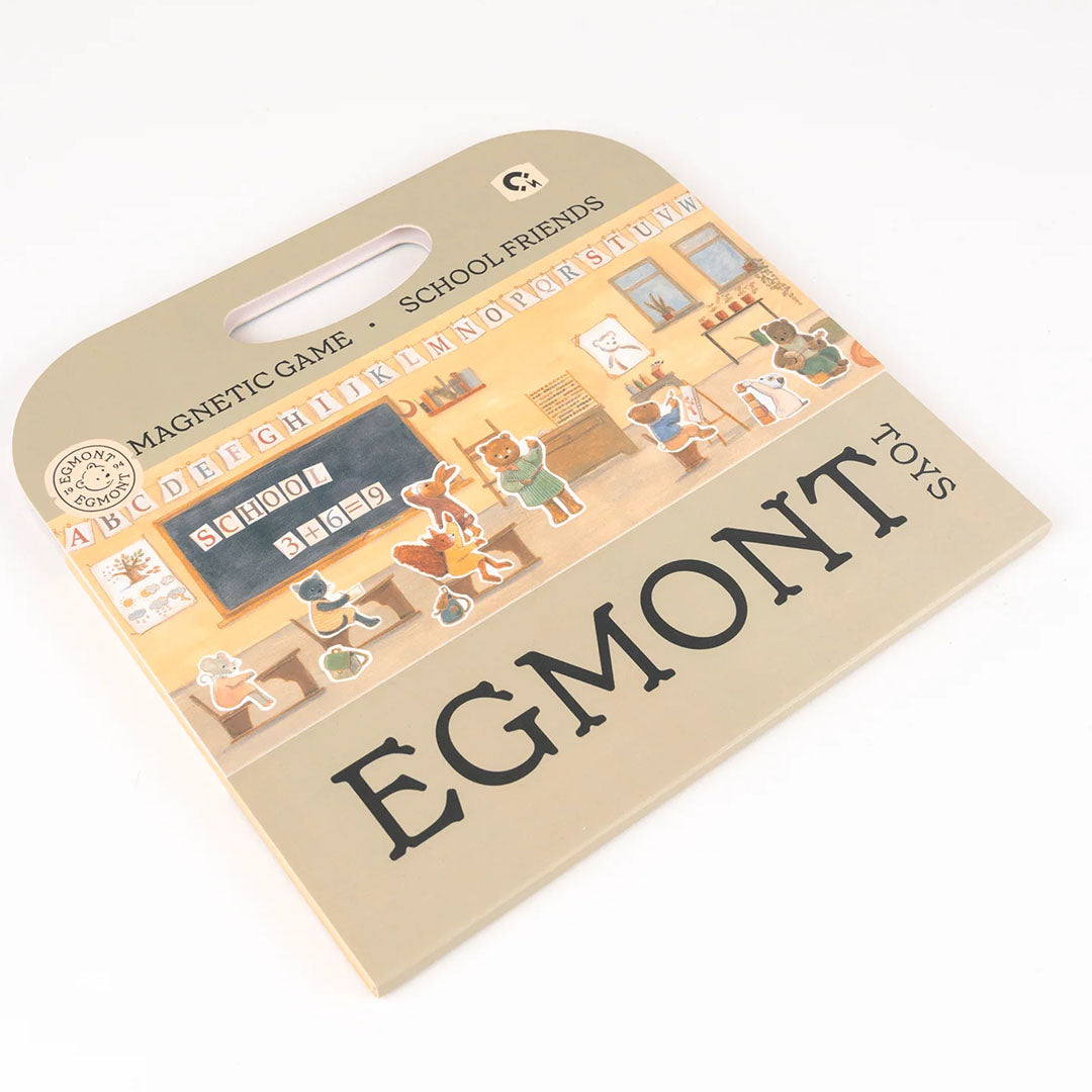 Schuine weergave van de verpakking van het Egmont Toys magnetisch spel School Friends, met een schoolscène en dierenfiguren.