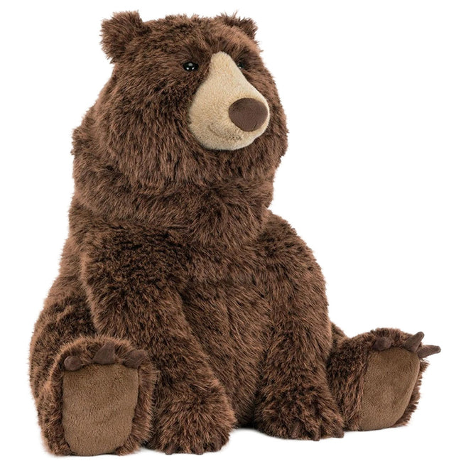 Jellycat knuffelbeer Bizzlestomp, een zittende bruine pluchen beer schuin van voren.