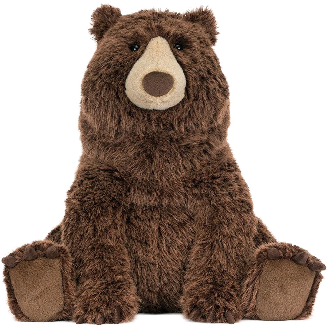 Jellycat knuffelbeer Bizzlestomp, een zittende bruine pluchen beer recht van voren.