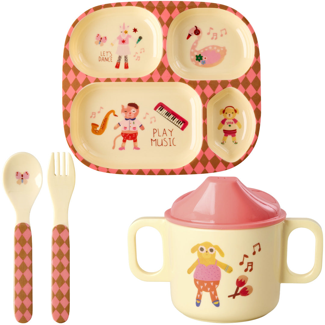 Rice kinderservies bestaande uit een verdeeld bord, tuitbeker, lepel en vork met dieren die muziek maken.