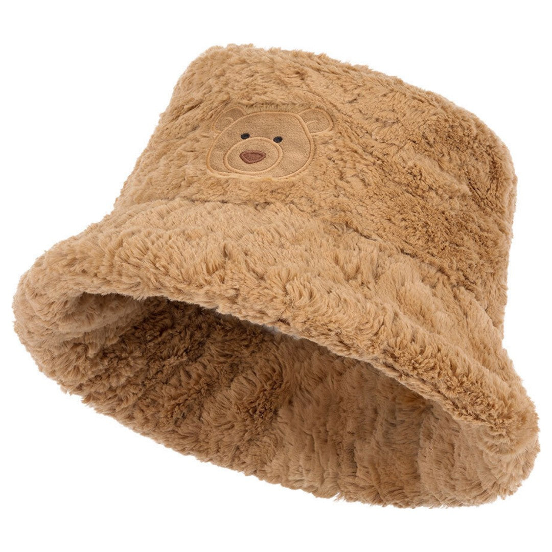 Jellycat bruine pluche kinderhoed met berengezicht, schuin van bovenaf gezien.