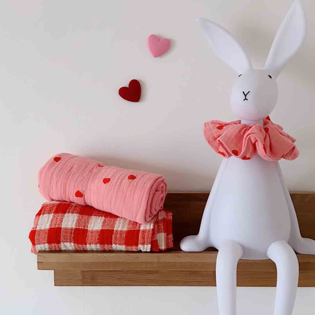 rose in april veilleuse joseph the bunny