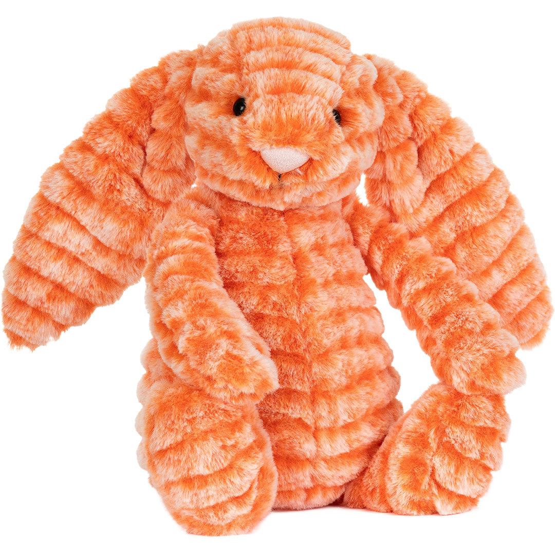 Jellycat knuffelkonijn met oranje en witte strepen, zittend.
