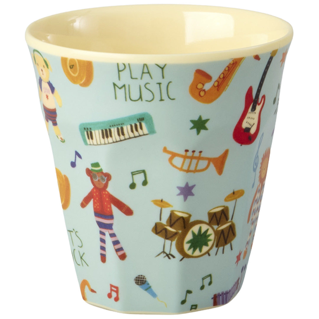 rice kinderbeker met een blauw muziekband thema en een beer die gitaar speelt.
