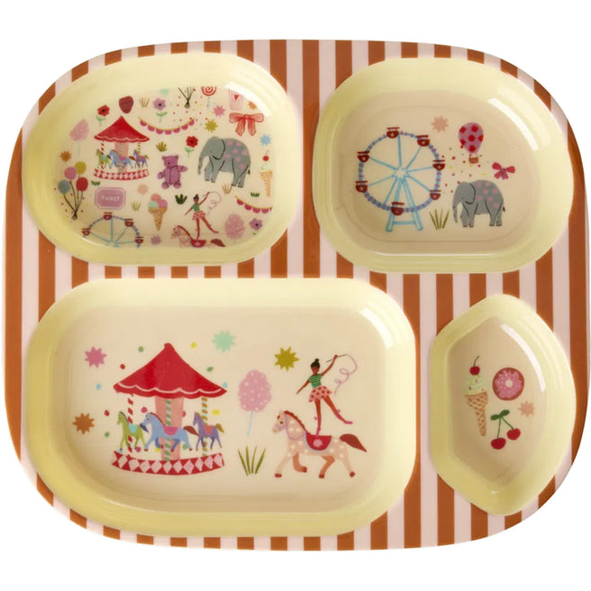 rice vakjesbord met fun fair thema en gestreepte rand.