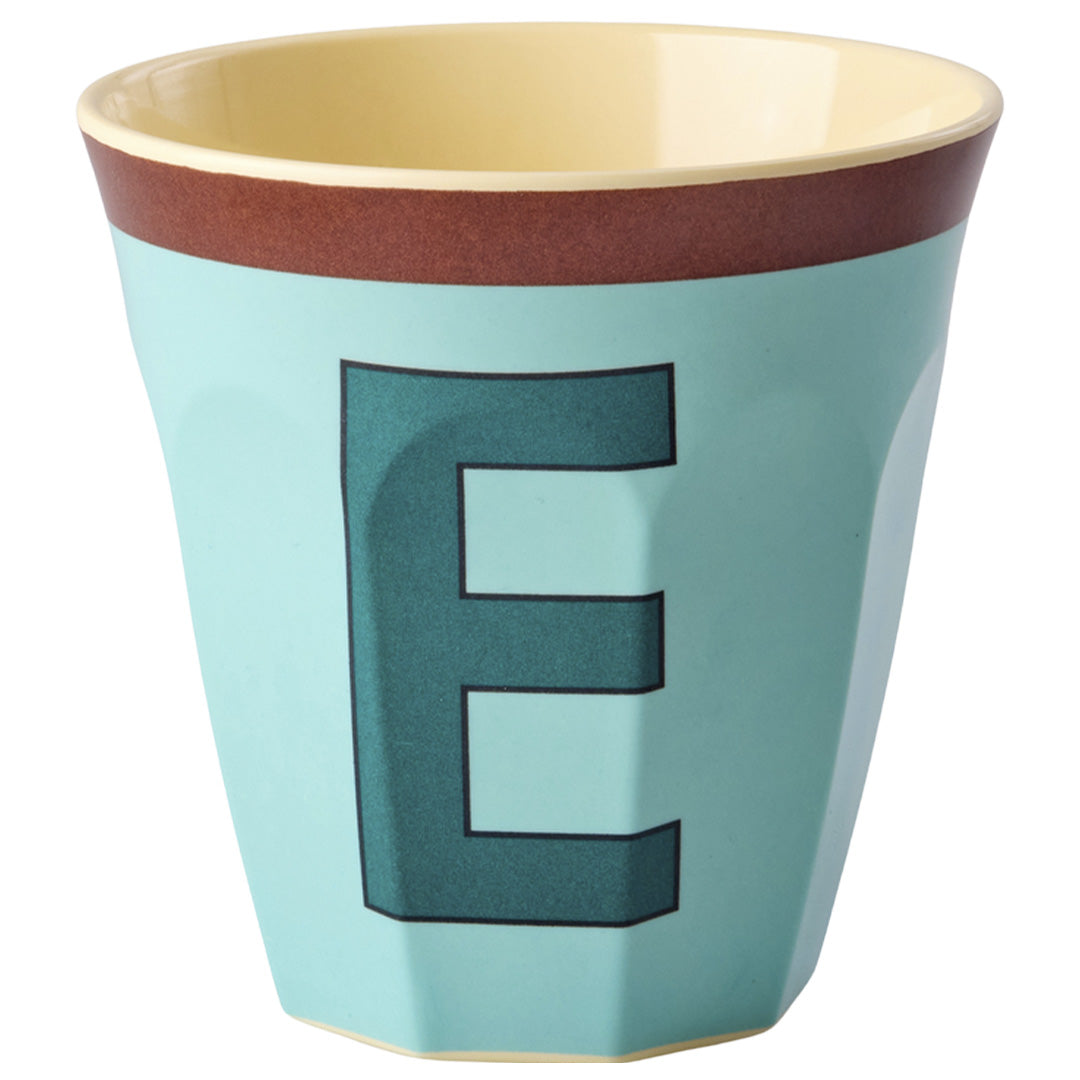 rice plastic alfabetbeker in mintgroen met de letter E.