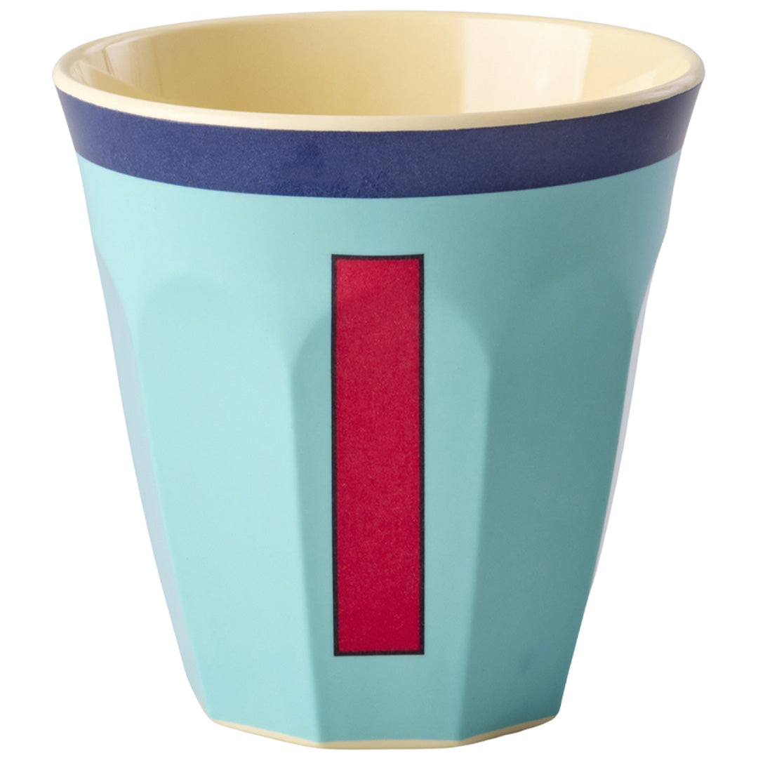 rice plastic alfabetbeker in mintgroen met een donkerblauwe rand en de rode letter I.