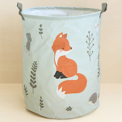 a little lovely company opbergmand met een vos, muis en egel op een lichtgroene achtergrond.