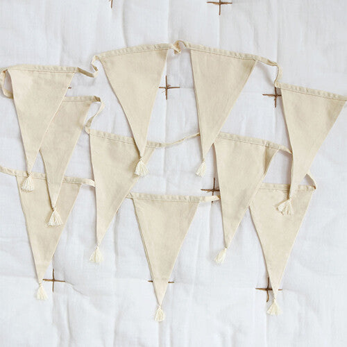 a little lovely company vlaggenslinger cream | DEGAWH02 | 4