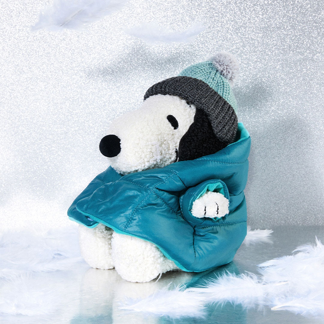 bon ton toys knuffelhond snoopy met jas - 20 cm | 33.177.016 | 1