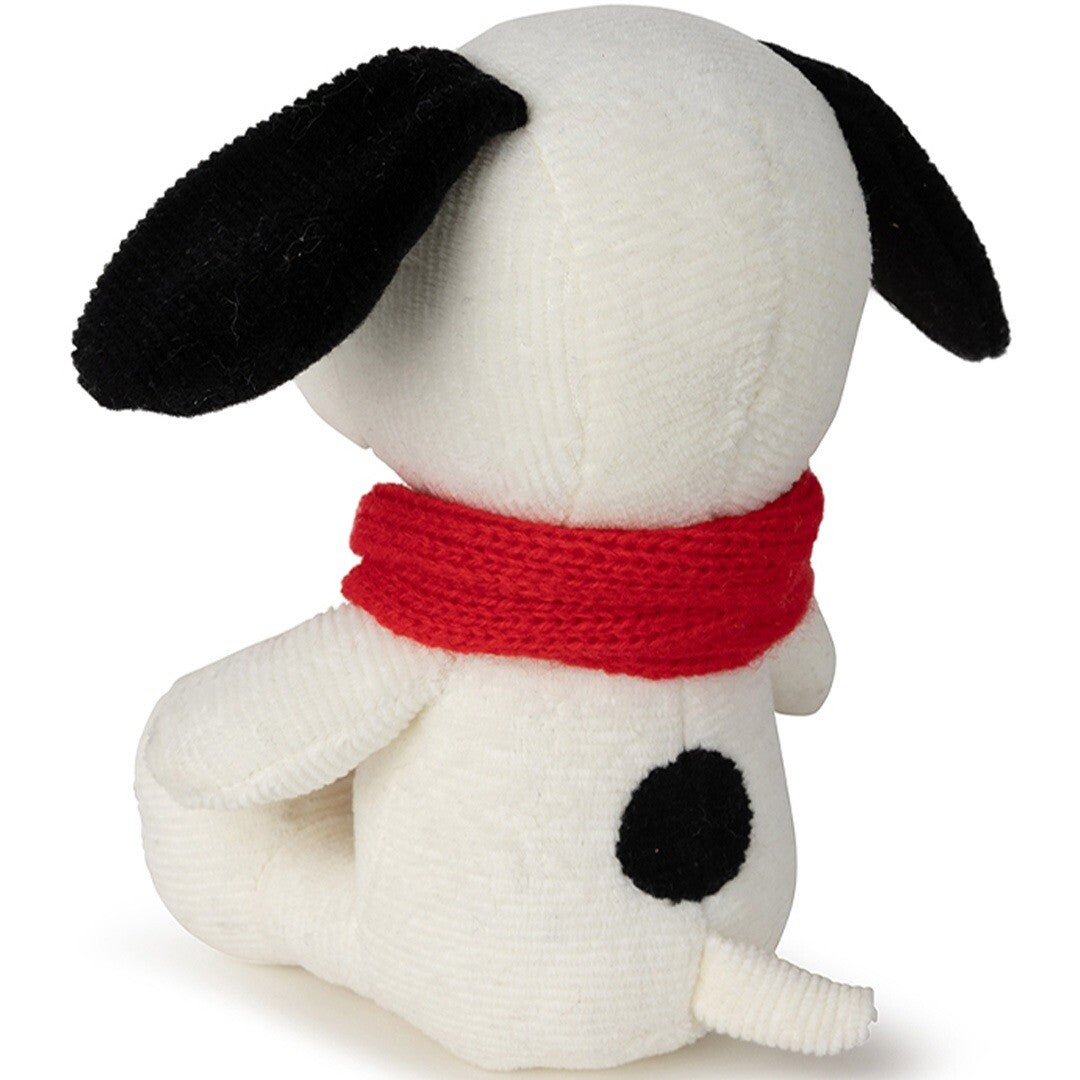 bon ton toys knuffelhond snoopy met sjaal - 17 cm | 33.177.005 | 1