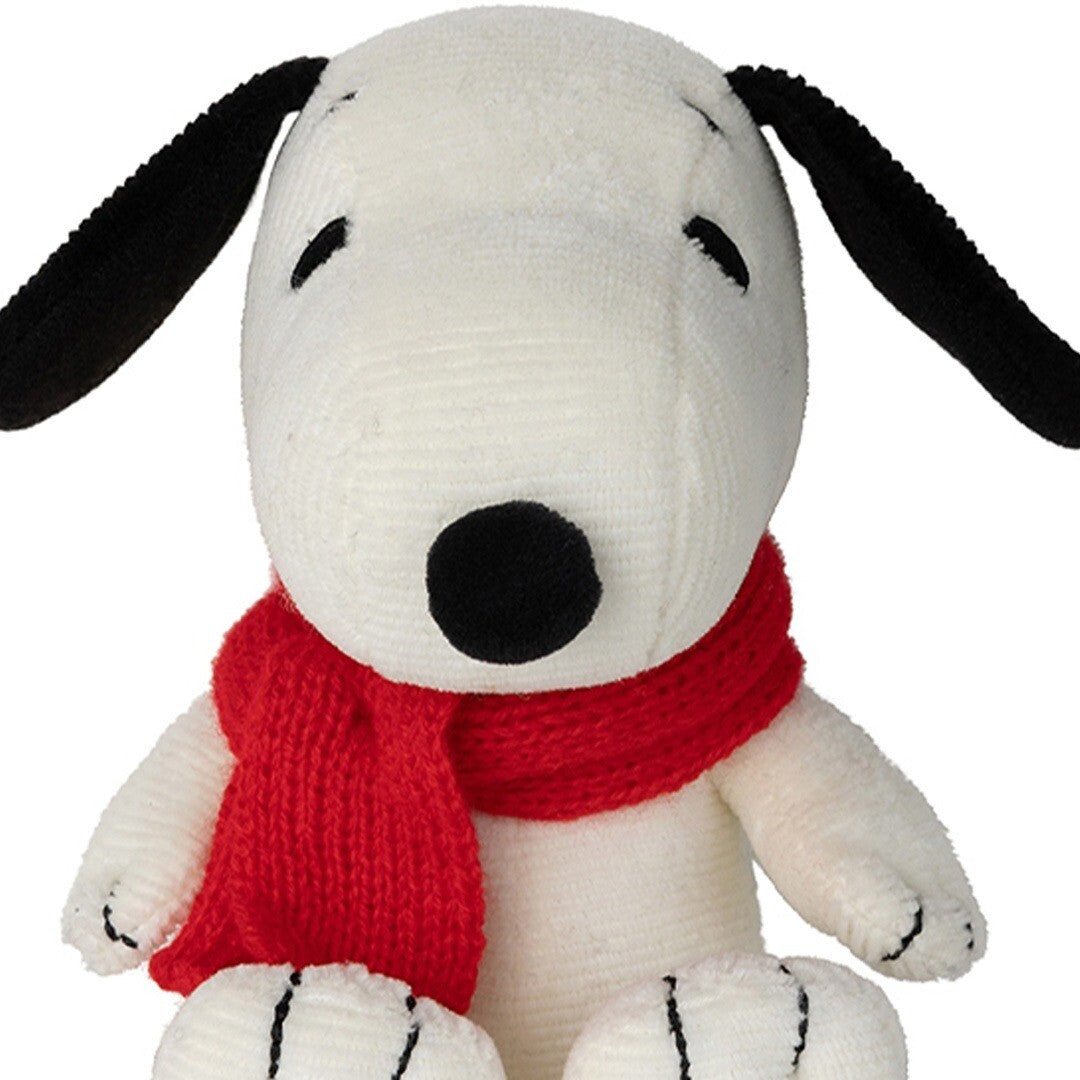 bon ton toys knuffelhond snoopy met sjaal - 17 cm | 33.177.005 | 2
