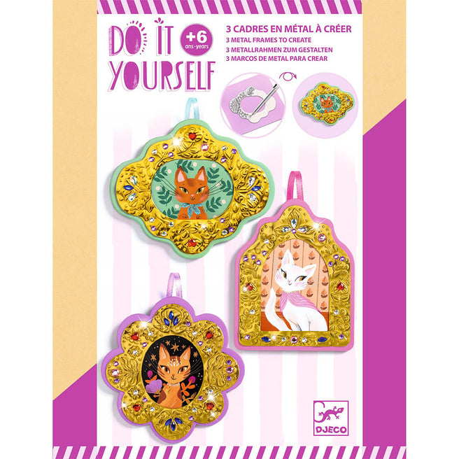 Verpakking van de Djeco knutselset DIY kattencollage met drie versierde kattenportretten.