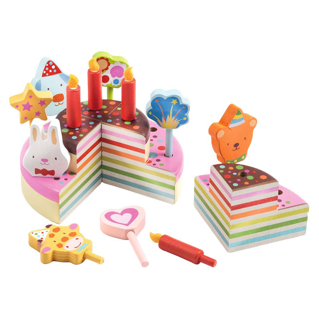 Djeco houten speelgoed verjaardagstaart met regenbooglagen, kaarsen en diverse dierentopper.