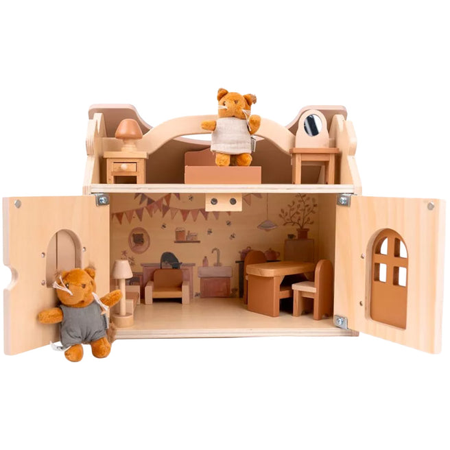 Egmont Toys houten poppenhuis met opengeklapte voorkant, ingericht met meubels en twee eekhoorn knuffels.