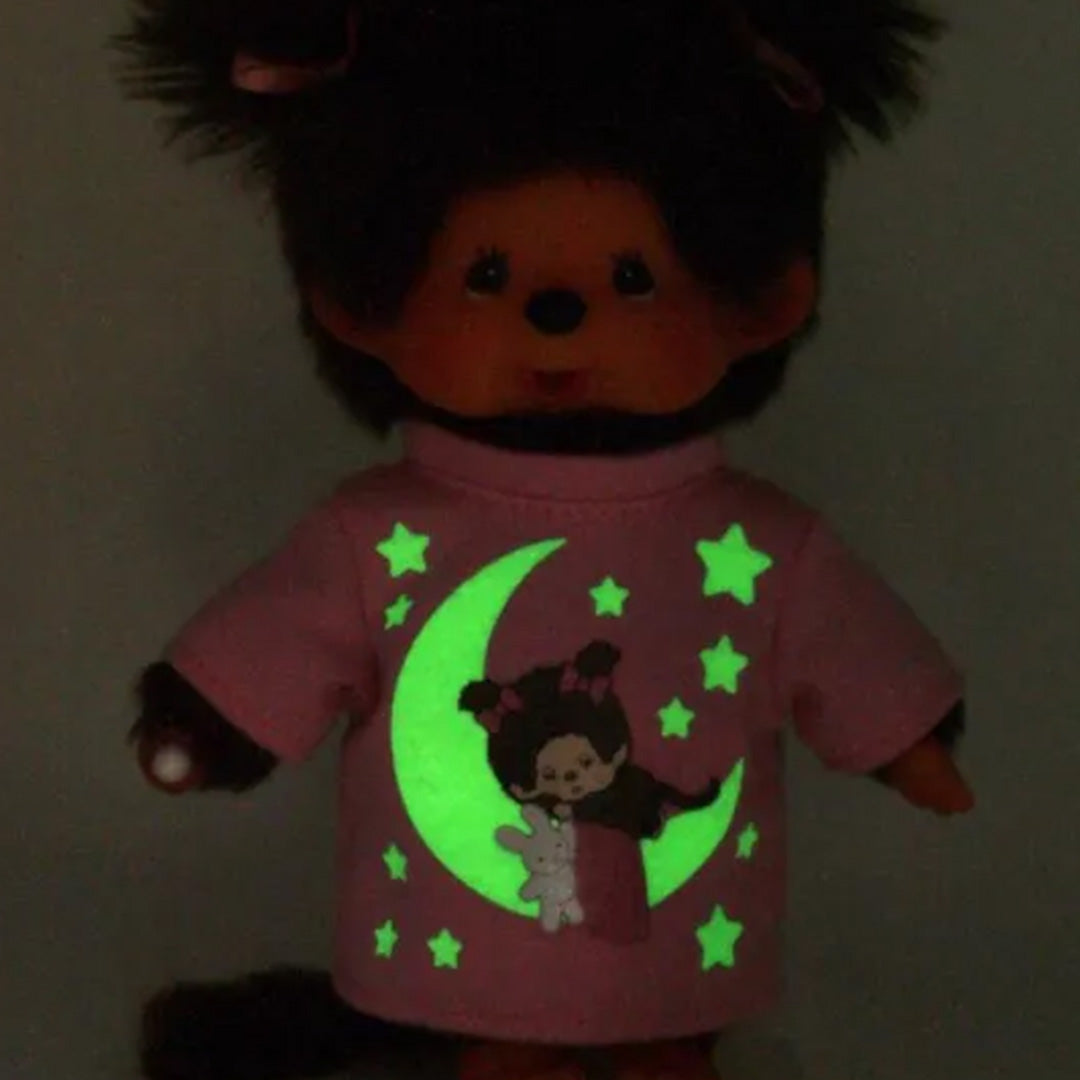 Monchhichi meisje pop met glow in the dark roze pyjama met maan en sterren.
