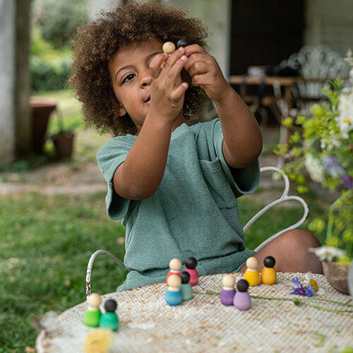 grapat houten nins® poppetjes baby's in een kom - donker - 6st | 22-180B | 4