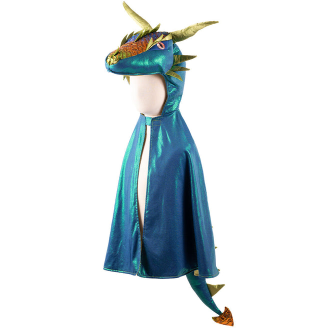 Great Pretenders verkleedcape draak emerald op een mannequin, met glanzende blauwgroene stof en een drakenkop als capuchon.