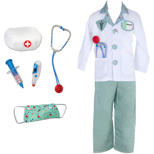 Great Pretenders dokter verkleedset met witte jas, lichtgroene broek, muts en accessoires zoals een stethoscoop.