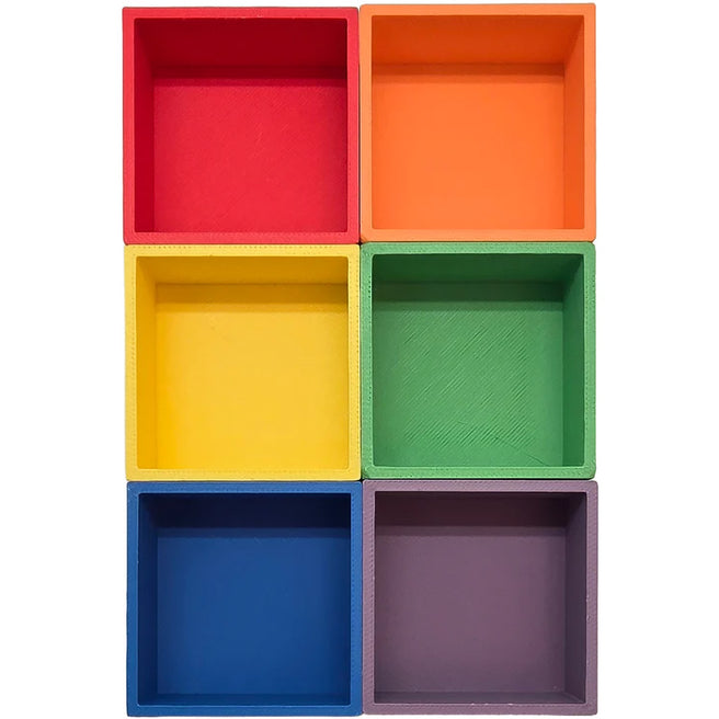 grennn regenboog speelbakjes, zes vierkante plastic bakjes in de kleuren rood, oranje, geel, groen, blauw en paars.