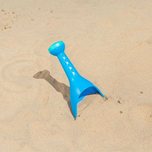 hape zand en water schep - blauw | E4050 | 1