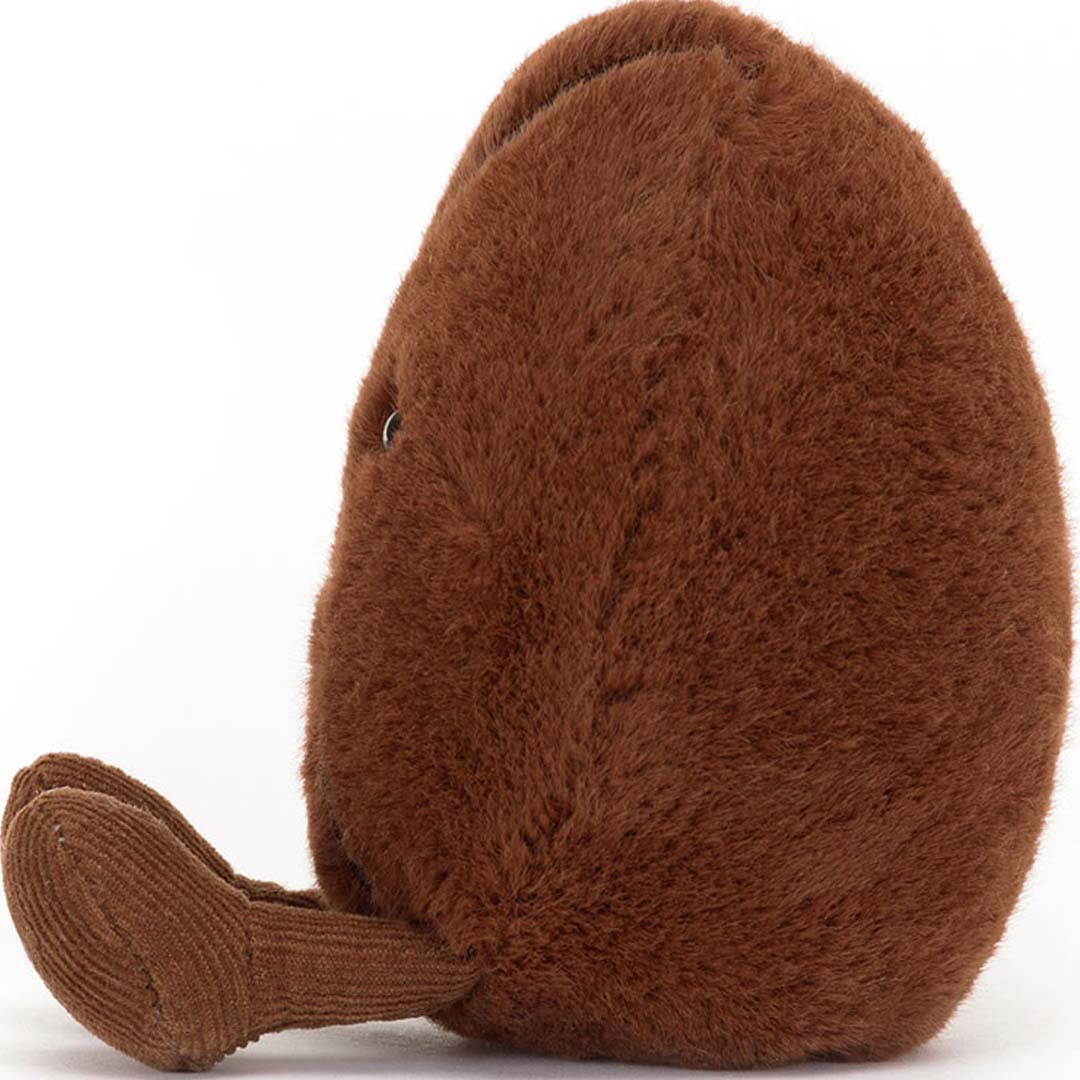Zij-aanzicht van de Jellycat knuffel koffieboon.
