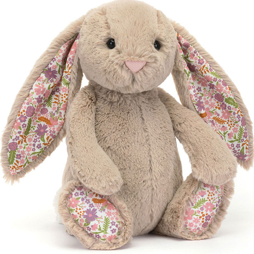 Jellycat knuffelkonijn beige met gebloemde oren en poten, zittend en van voren gezien.