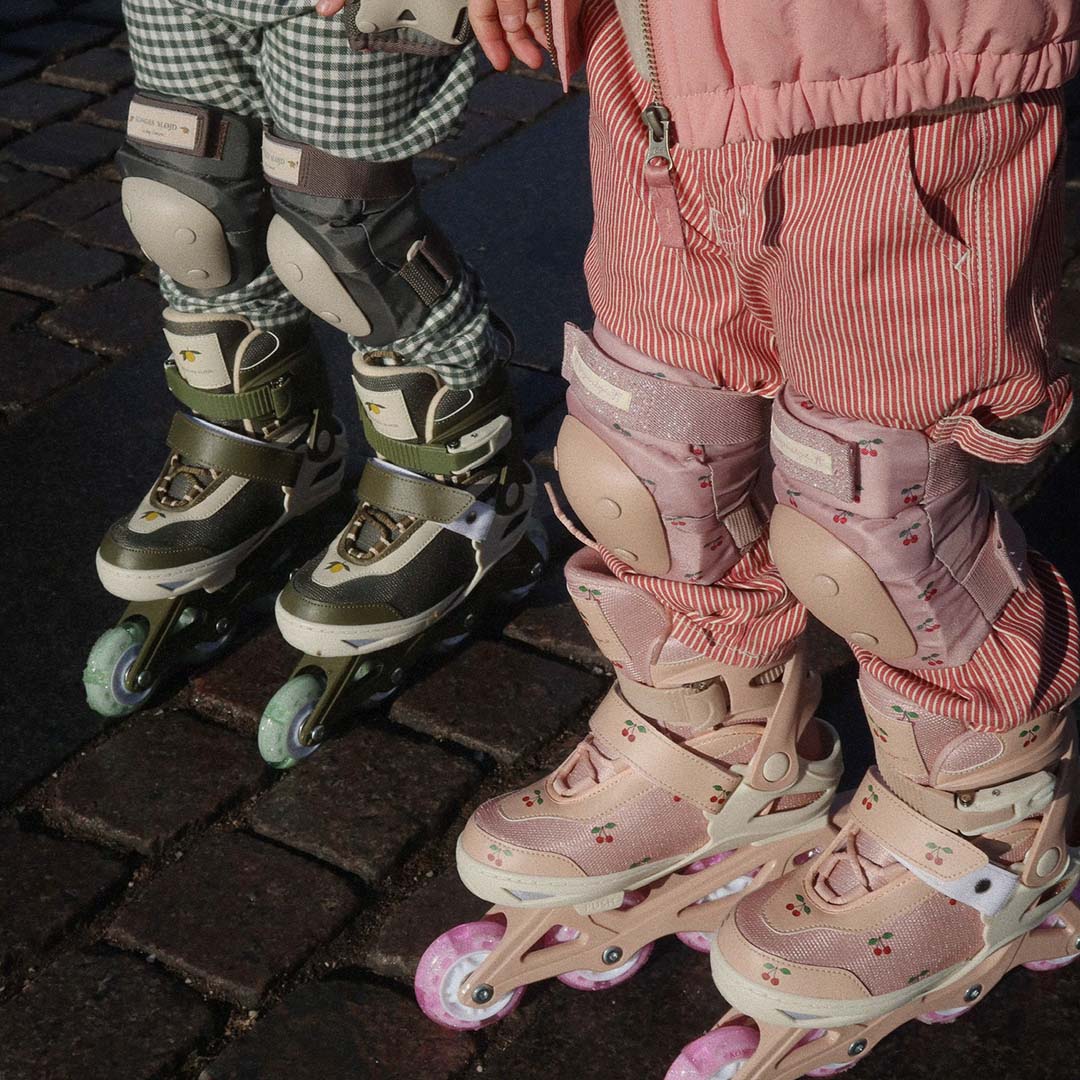 konges sløjd kinderskeelers met lichtjes - cherry blush - maat 31-36 | KS104417-CHERRY-31-36 | 1