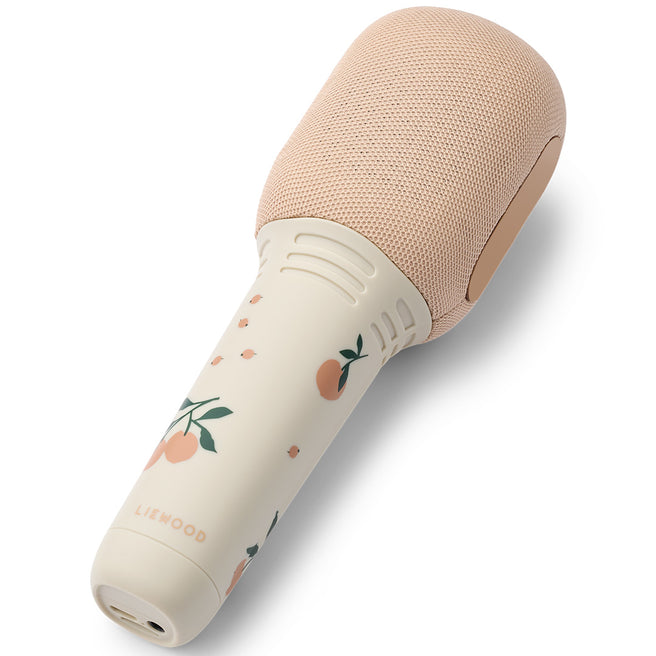 Liewood karaoke microfoon in beige met perzikpatroon, schuin gefotografeerd.