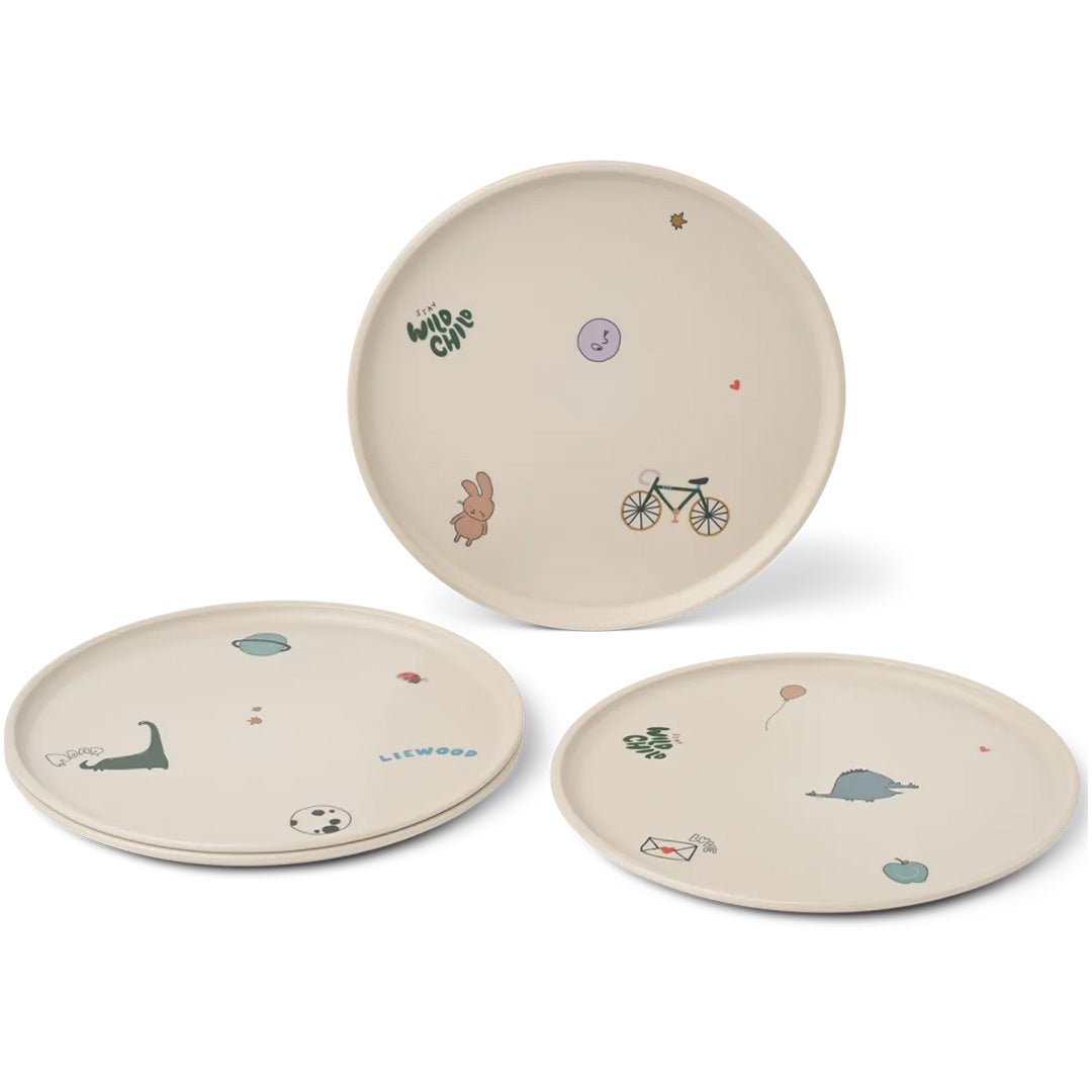 Drie Liewood beige kinderborden met speelse illustraties van dieren, een fiets en tekst.