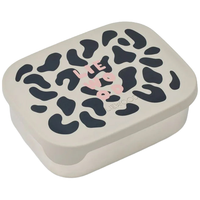 Liewood broodtrommel met beige onderkant en deksel met zwart-roze Mega Leo print.