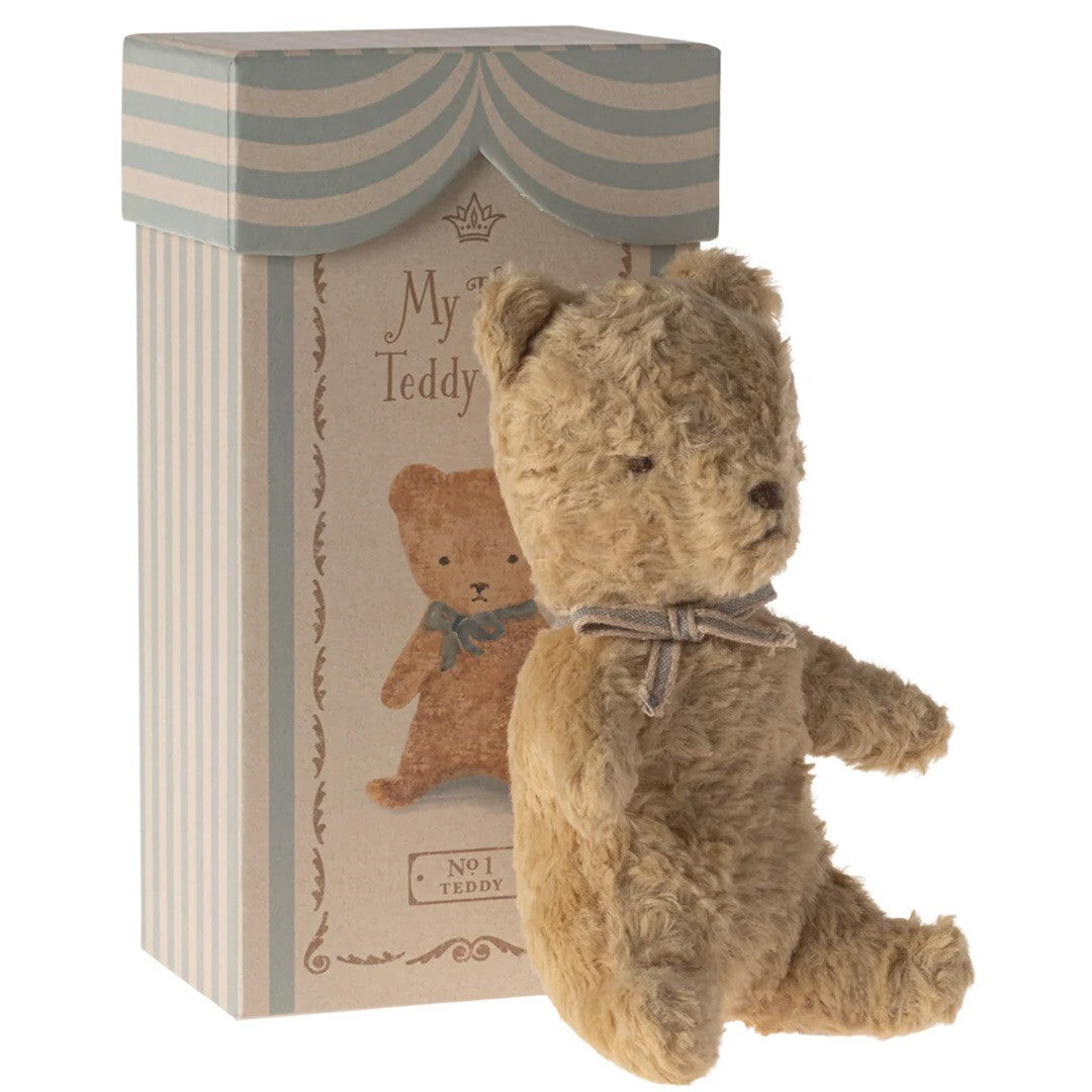 maileg knuffelbeer my first teddy met strik  - sand - 19 cm  | 16-4997-01 | 0