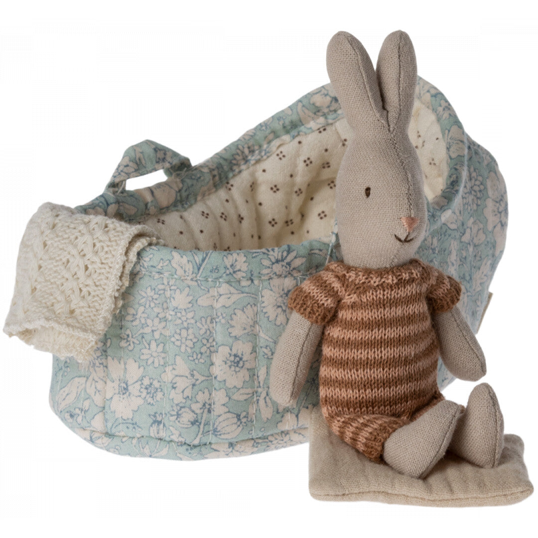 maileg knuffelkonijn in wieg blauw - micro - 11 cm - assorti | 16-1023-10 | 1