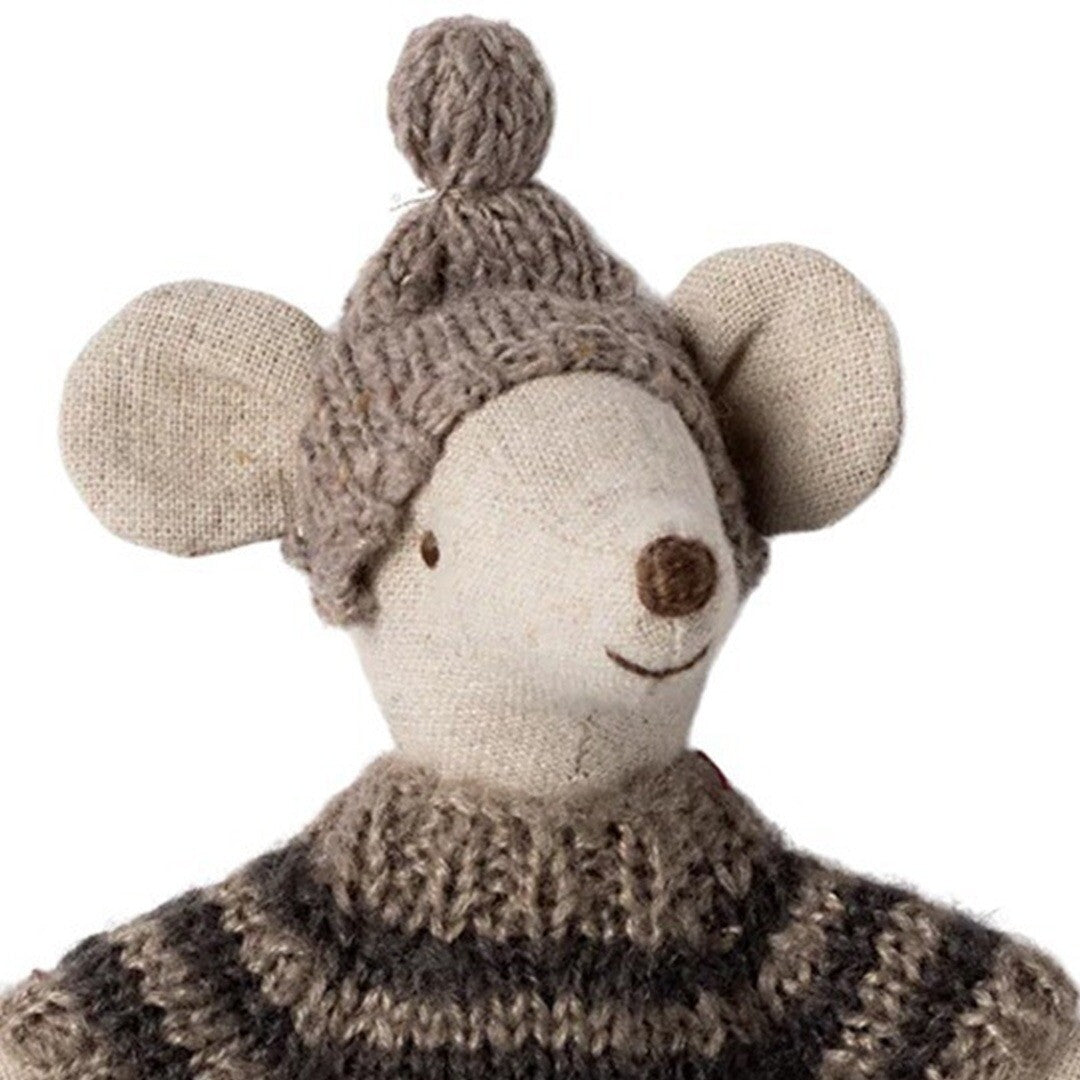 maileg knuffelmuis grote broer op ski's - grijs - 13 cm | 17-4211-00 | 3