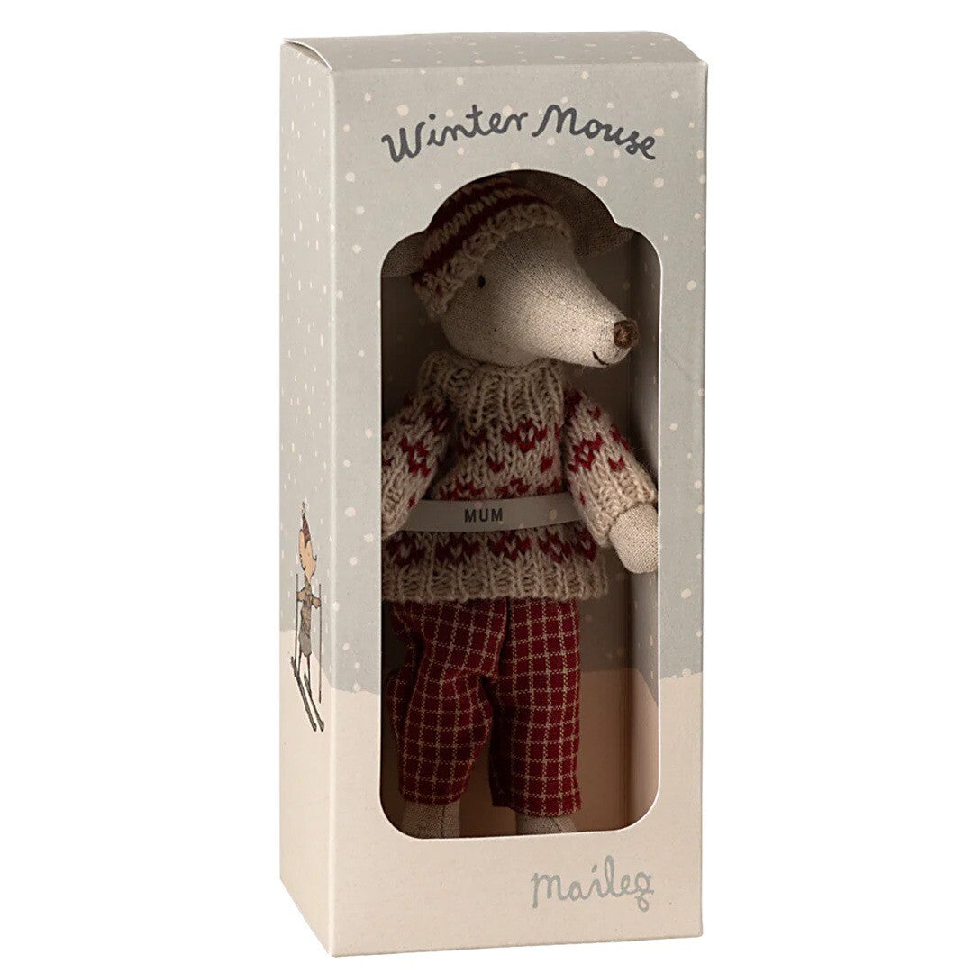 maileg knuffelmuis moeder op ski's - red - 15 cm | 17-4304-00 | 3