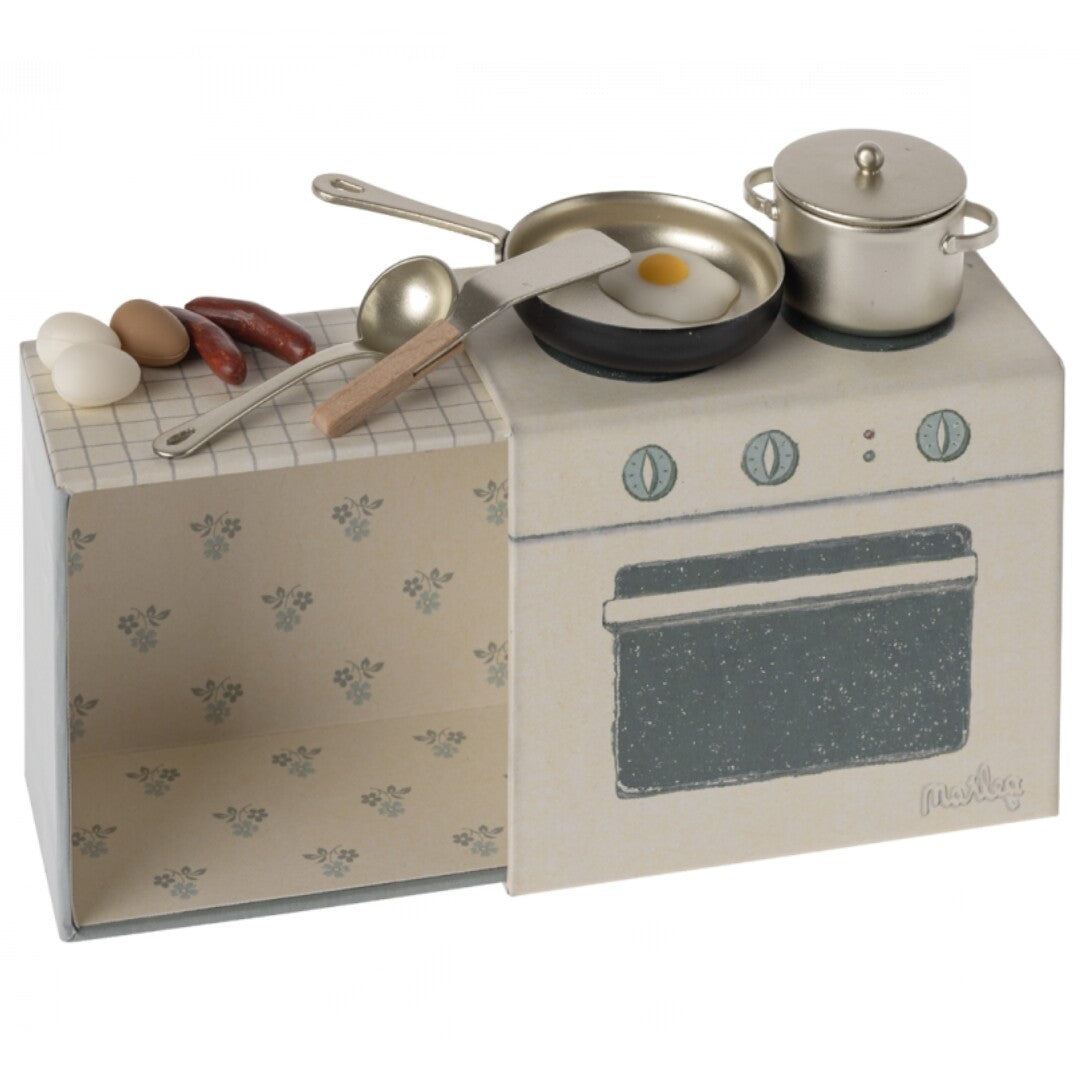 maileg poppenhuis fornuis en aanrecht met kookgerei - 8 cm | 11-4110-00 | 1