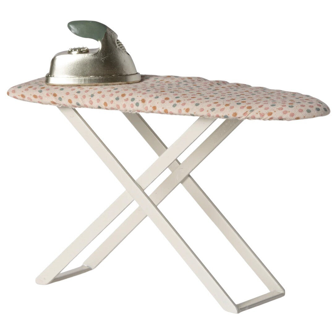 maileg poppenhuis strijkplank met strijkbout gestipt - 7,5 cm | 11-4119-00 | 0