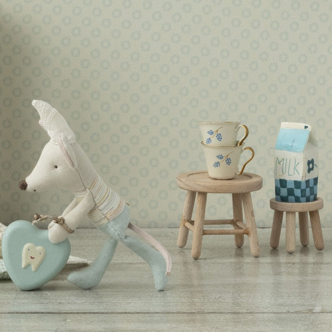 maileg poppenhuis tafeltje en kruk - 5 cm  | 11-4000-00 | 2