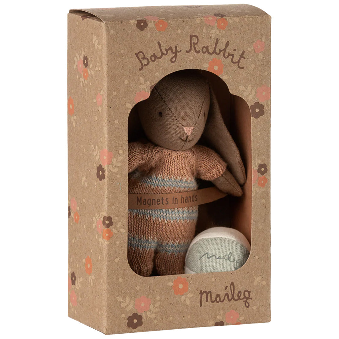 maileg knuffelkonijn met bal en fles bruin - micro - 11 cm | 16-5032-00 | 12