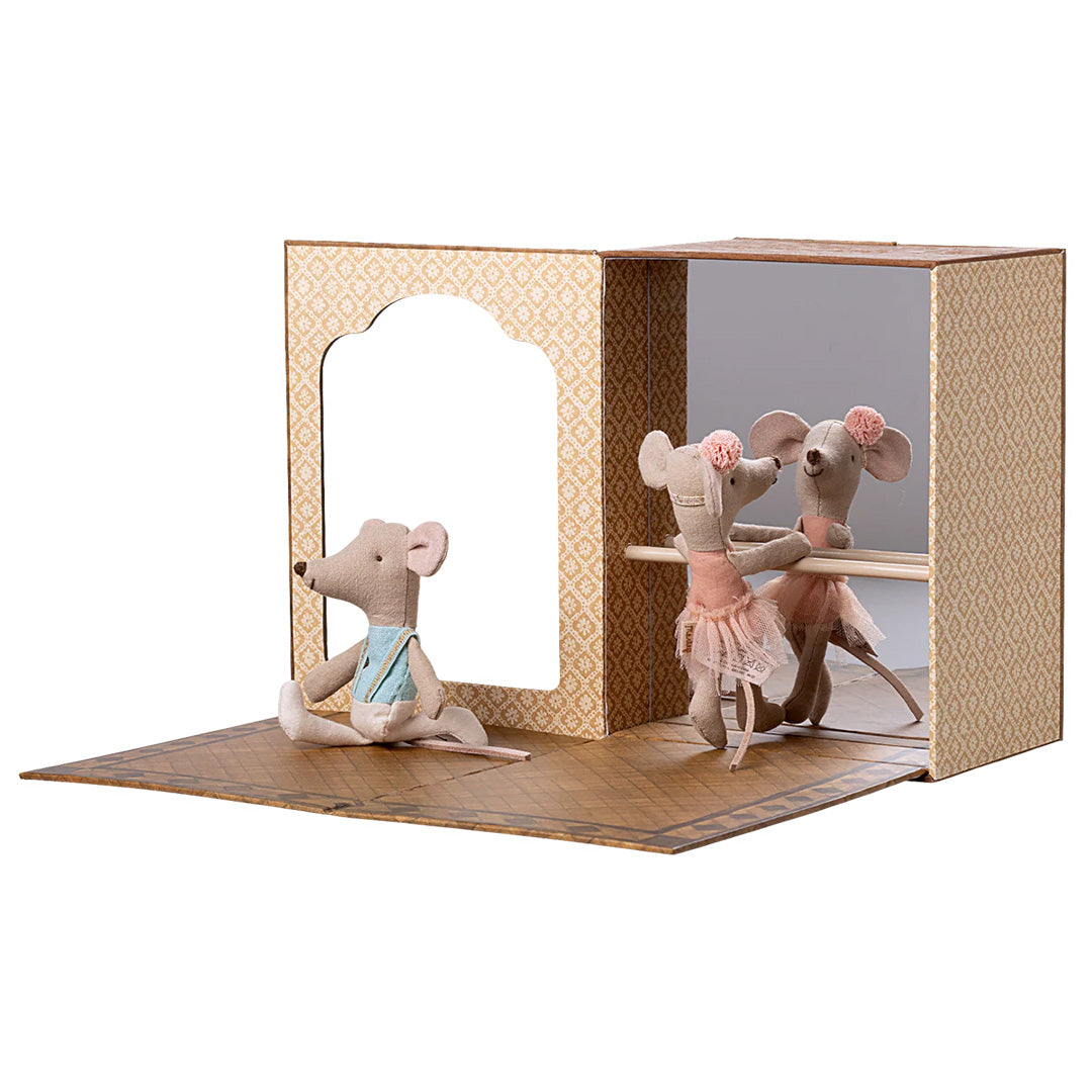 maileg knuffelmuis kleine zus en broer in dansstudio - 17 cm | 17-5105-00| 0