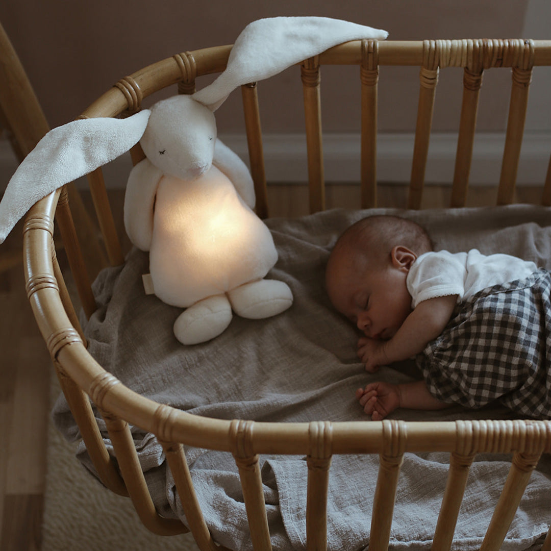 moonie 2.0 next gen knuffelkonijn met nachtlamp en geluid - cream - 28 cm | KCR2 | 2