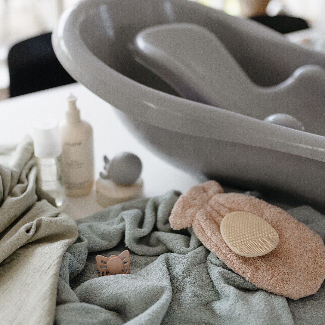 mushie babyborstel anti-berg - blush - shifting sand - 2st | 70.709.01  | 2