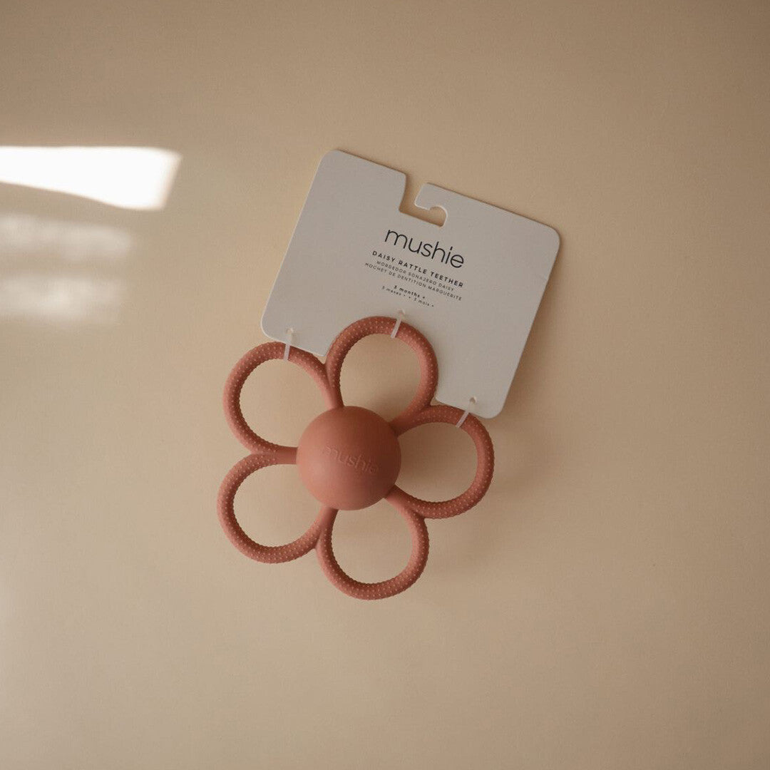 mushie bijtspeelgoed met rammelaar daisy  | 70.078.01 | 5