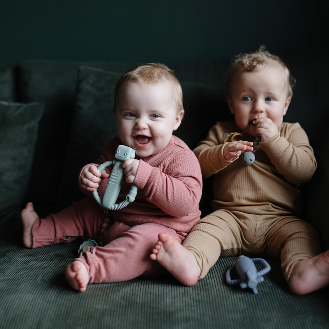 mushie bijtspeelgoed met rammelaar - robot | 70.082.01 | 1