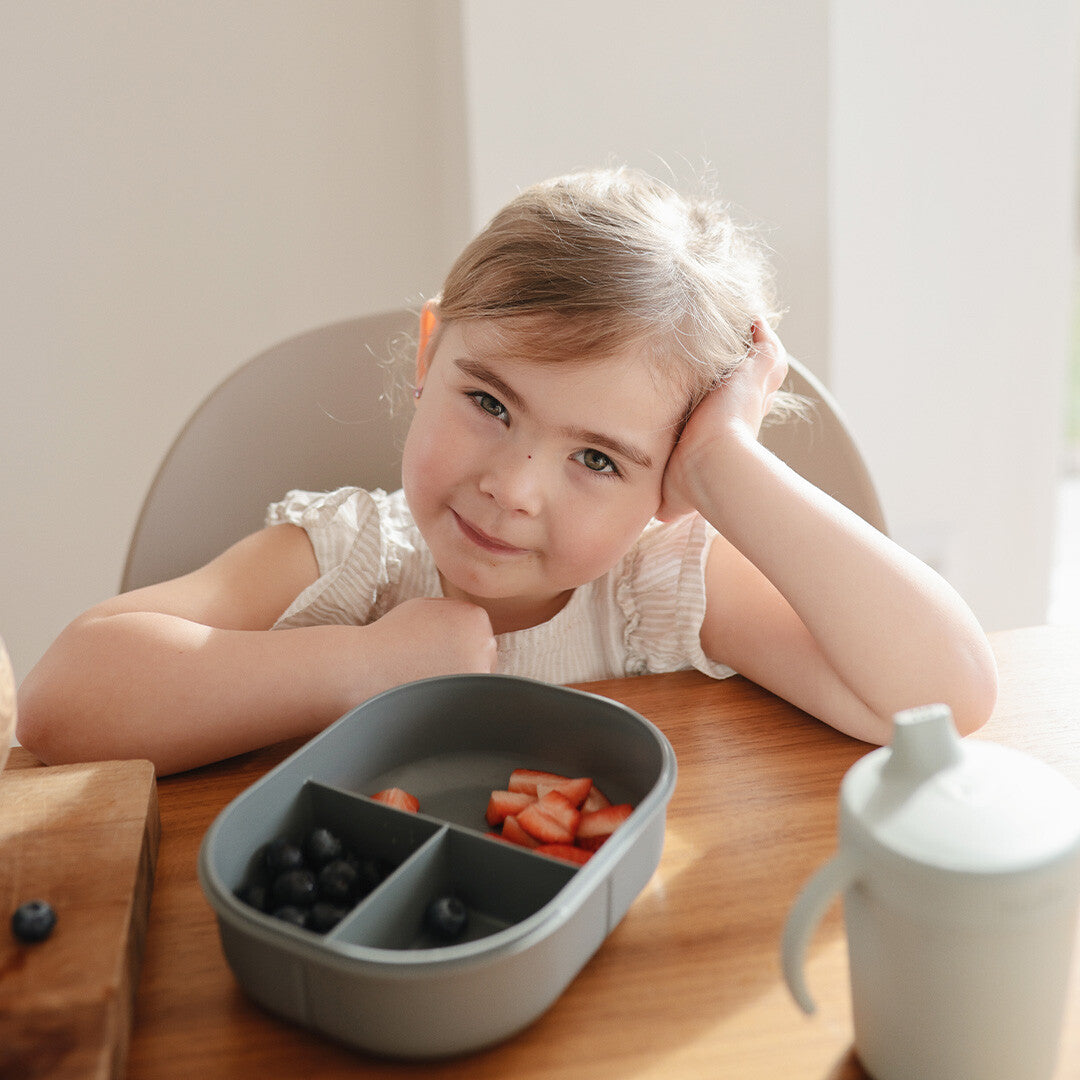 mushie lunchbox met bestek - smoke | 70.063.05 | 2